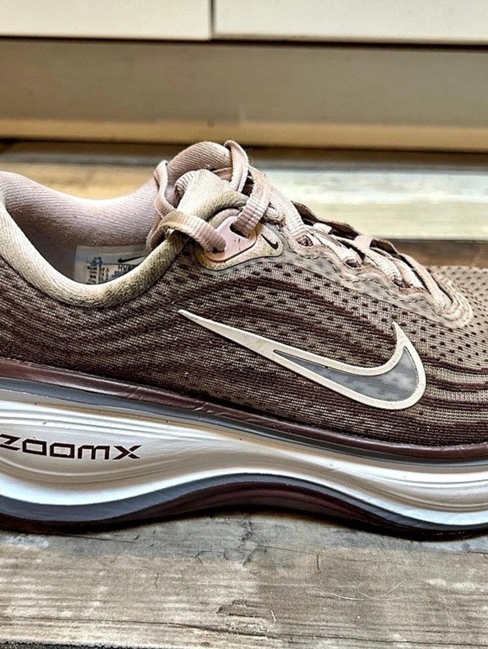 Nike Vomero Plus Athletic Shoes in Brown & Pink